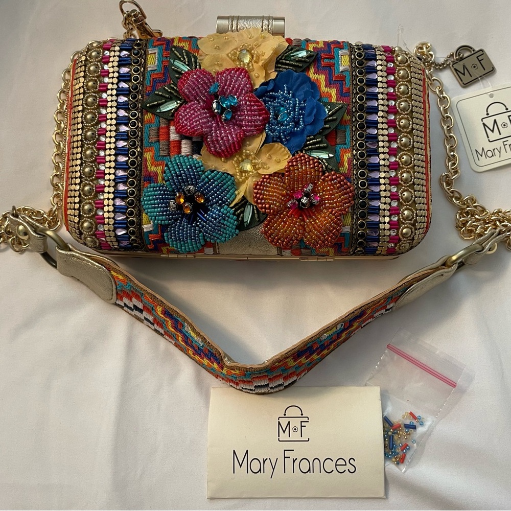 👀 L👀K 👀 NWT Mary Frances “JUBILEE” floral handbag purse Bag 18-384